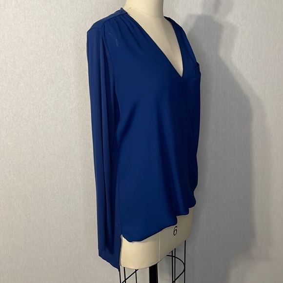 Vince Camuto, wrapped top - Picture 4 of 12